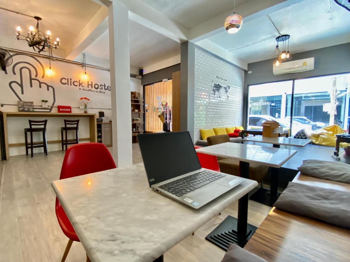 Click Hostel Bangkok Exterior photo