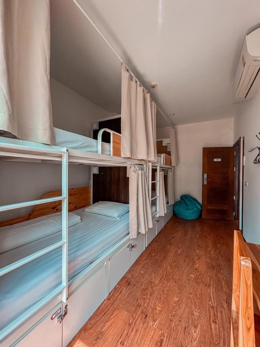 Click Hostel Bangkok Exterior photo