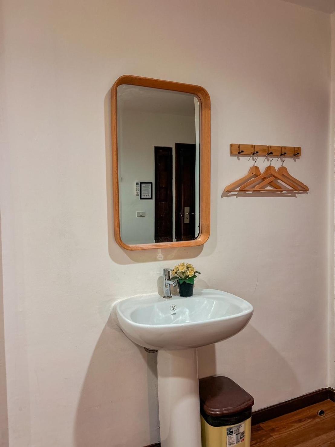 Click Hostel Bangkok Exterior photo