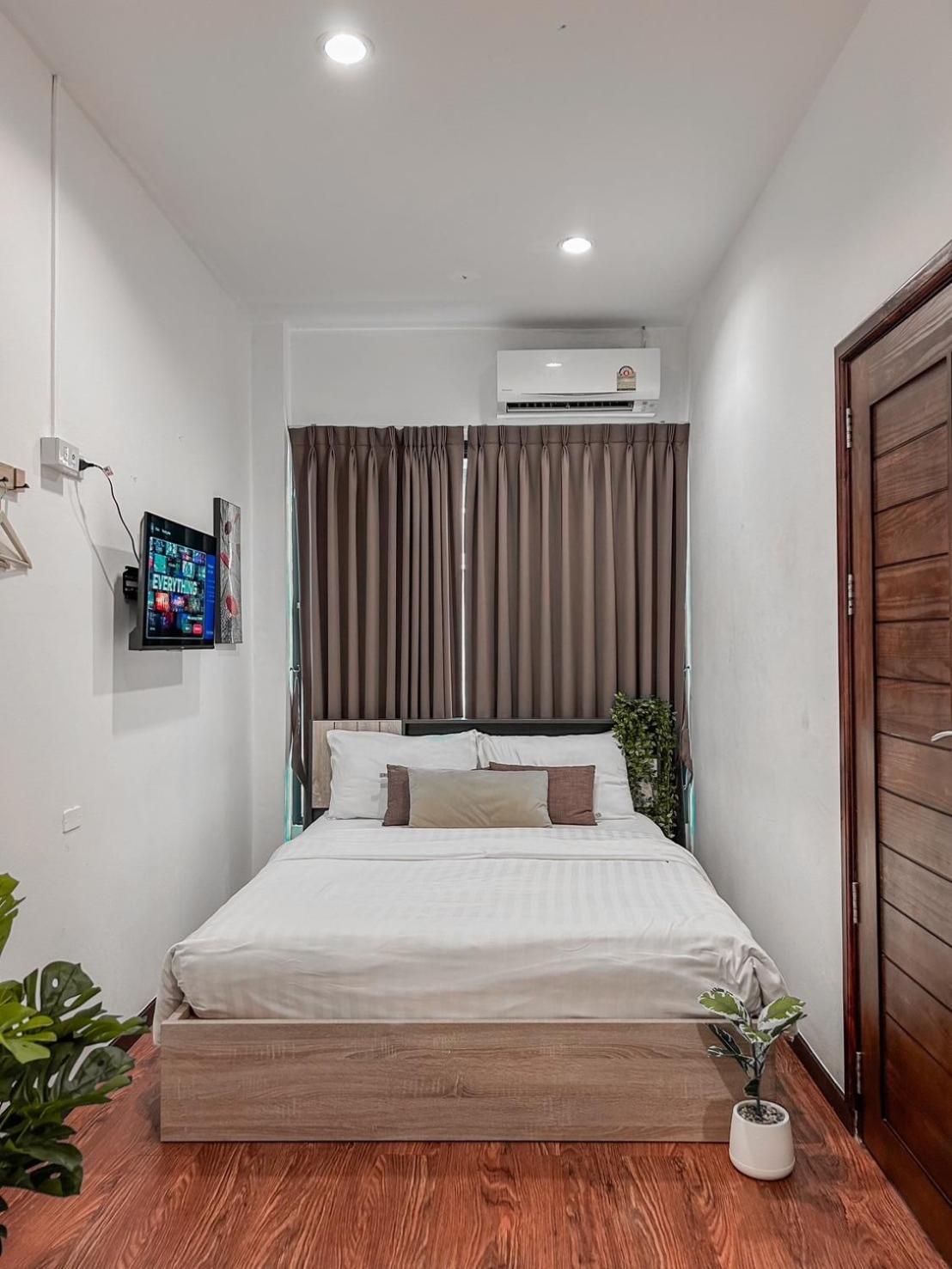 Click Hostel Bangkok Exterior photo