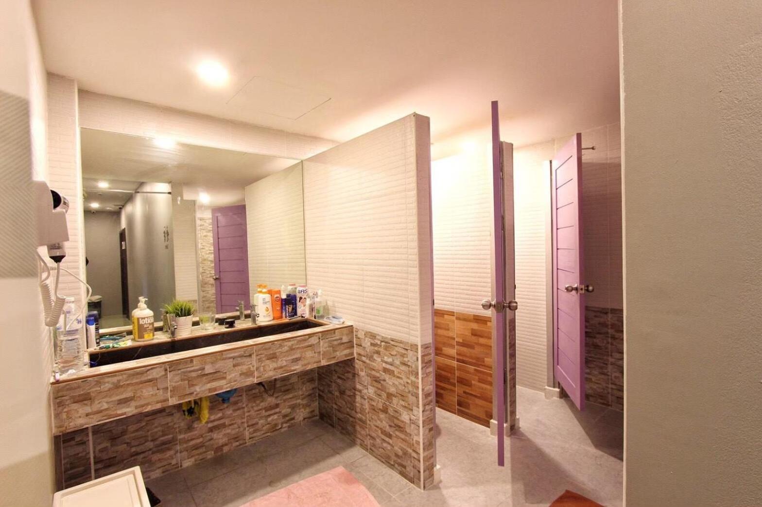 Click Hostel Bangkok Exterior photo