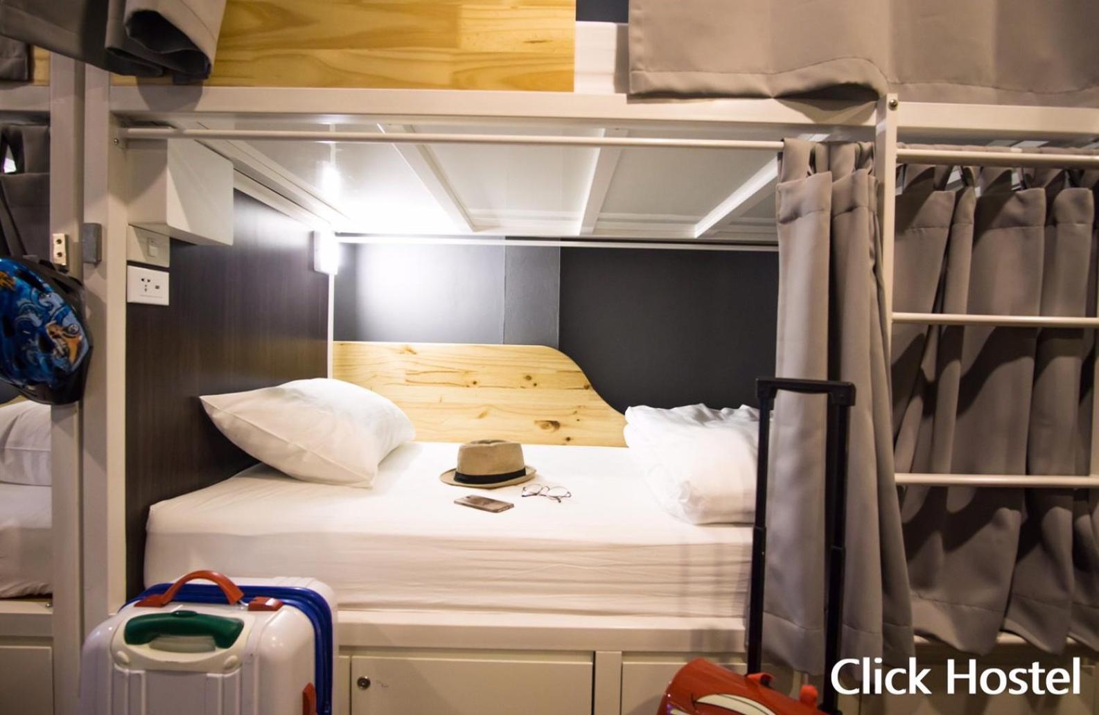 Click Hostel Bangkok Exterior photo